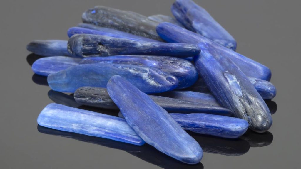 Blue kyanite stones